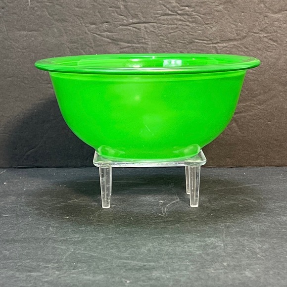 Pyrex Green Glass Mixing Bowl #322 Clear Bottom 1 Liter - Picture 2 of 10